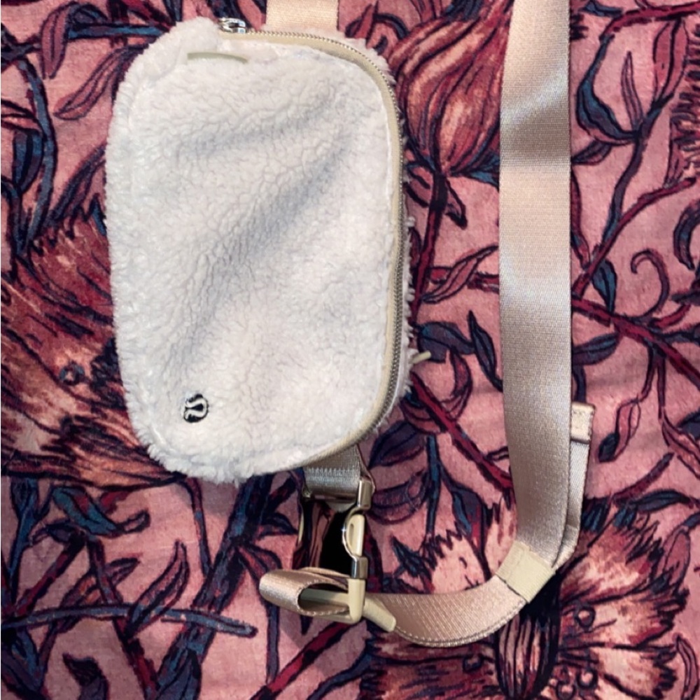absolutely brand new Lululemon everywhere belt bag! bought it the other day